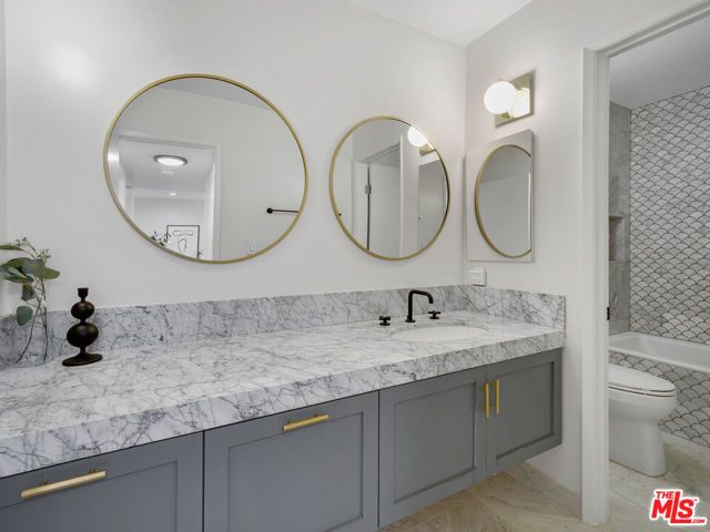 1134 Alta Loma Road 203, West Hollywood, CA 90069
