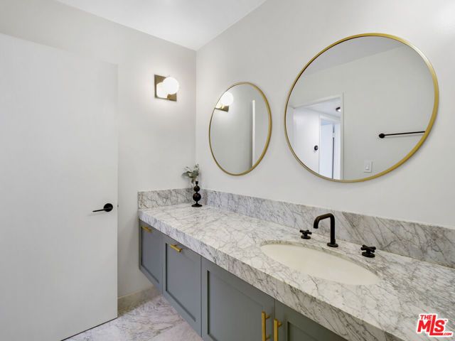 1134 Alta Loma Road 203, West Hollywood, CA 90069