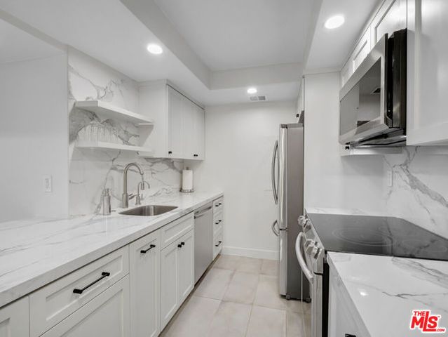 1134 Alta Loma Road 203, West Hollywood, CA 90069