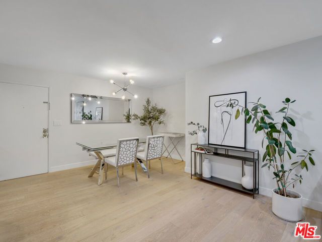 1134 Alta Loma Road 203, West Hollywood, CA 90069