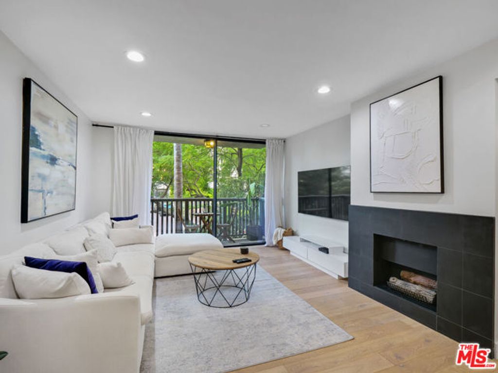 1134 Alta Loma Road 203, West Hollywood, CA 90069