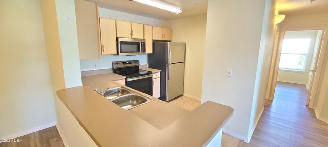 940 Village Trl Unit 4-202, Port Orange, FL 32127