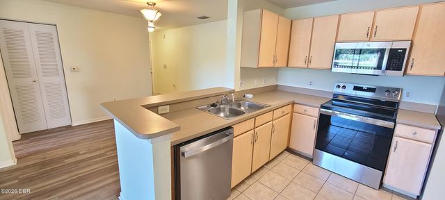 940 Village Trl Unit 4-202, Port Orange, FL 32127
