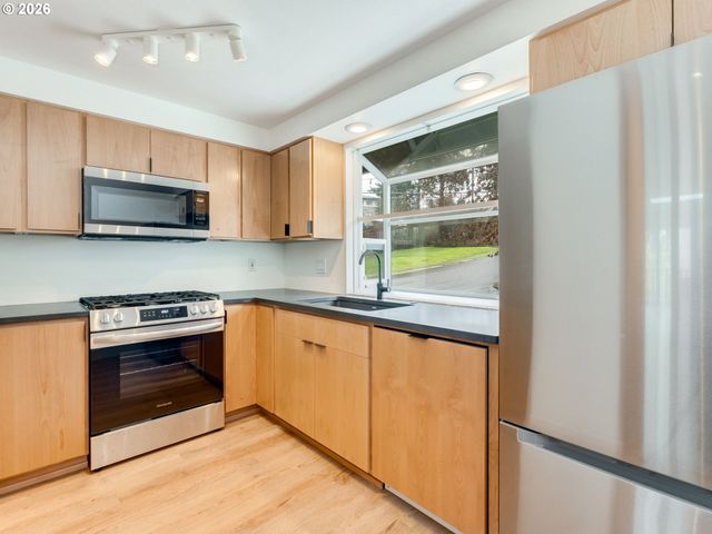 11990 Sw CORBY Dr 2, Portland, OR 97225