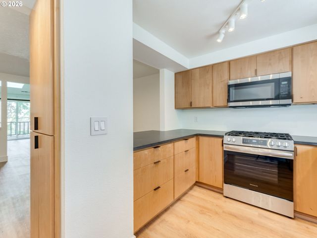 11990 Sw CORBY Dr 2, Portland, OR 97225