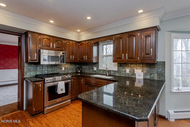 60 Back Bay Road, Bowling Green, OH 43402