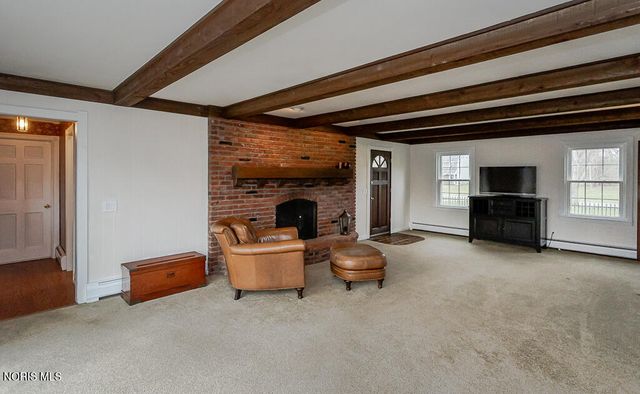 60 Back Bay Road, Bowling Green, OH 43402