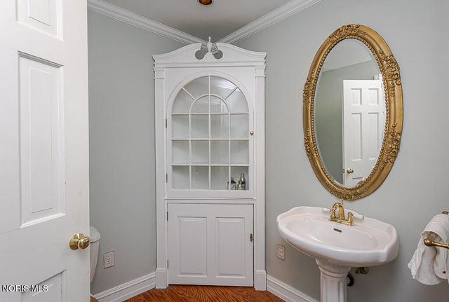 60 Back Bay Road, Bowling Green, OH 43402