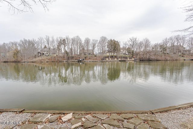 60 Back Bay Road, Bowling Green, OH 43402