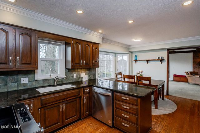 60 Back Bay Road, Bowling Green, OH 43402