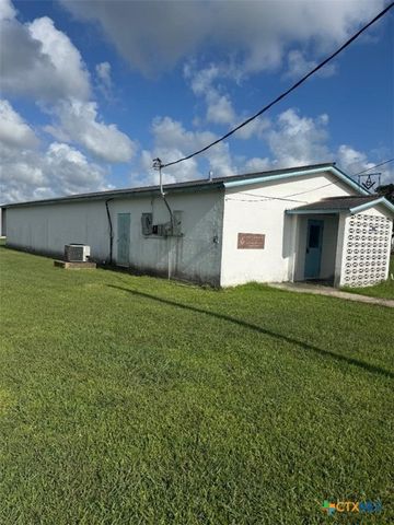 307 W Denver Avenue, Seadrift, TX 77983