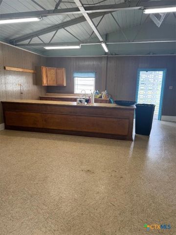 307 W Denver Avenue, Seadrift, TX 77983