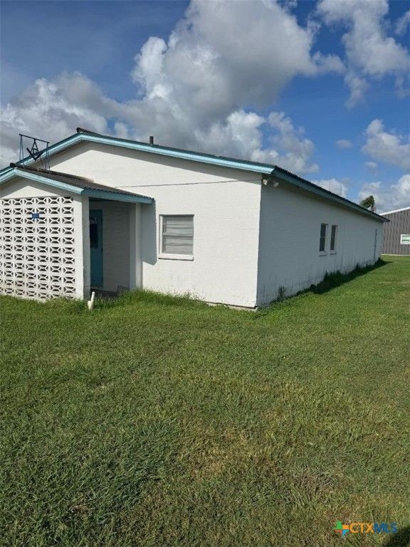 307 W Denver Avenue, Seadrift, TX 77983
