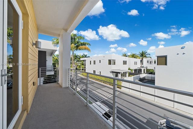 9830 NW 74th Terrace, Doral, FL 33178