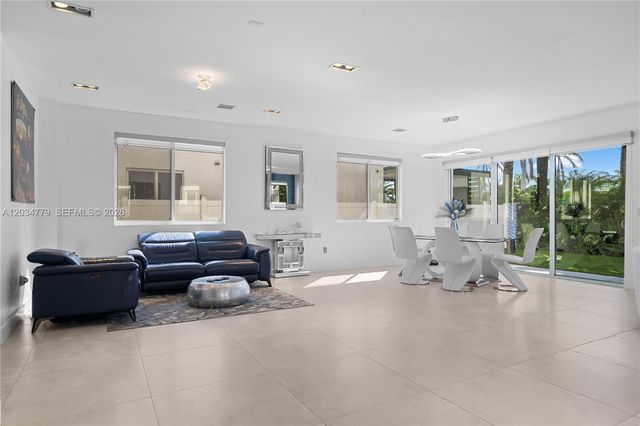 9830 NW 74th Terrace, Doral, FL 33178