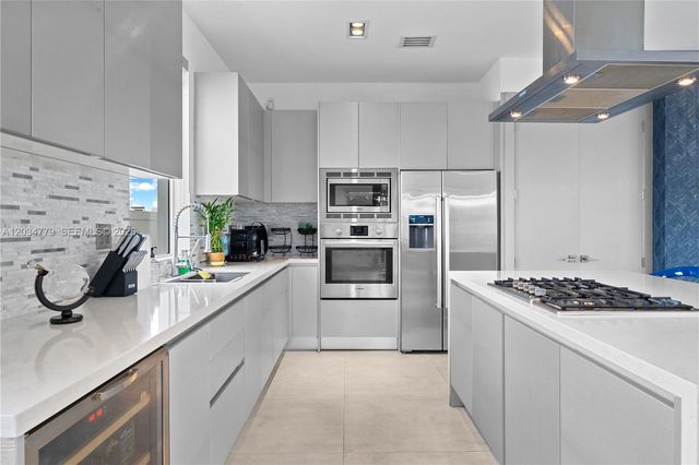 9830 NW 74th Terrace, Doral, FL 33178