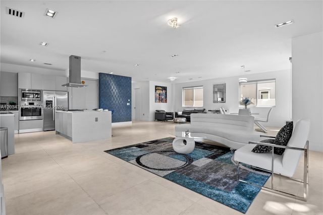 9830 NW 74th Terrace, Doral, FL 33178
