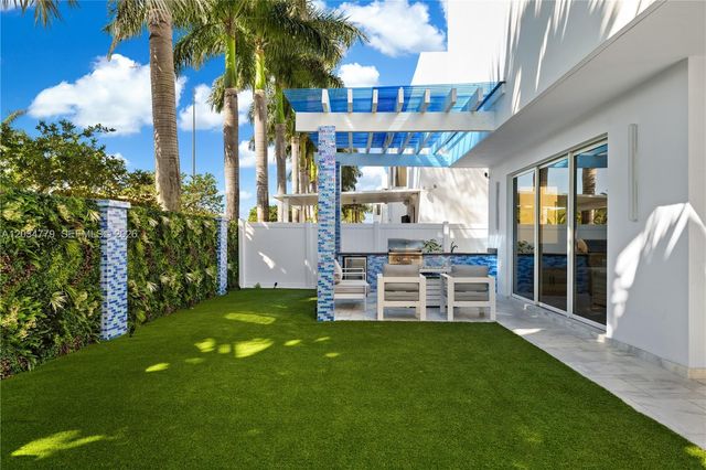 9830 NW 74th Terrace, Doral, FL 33178