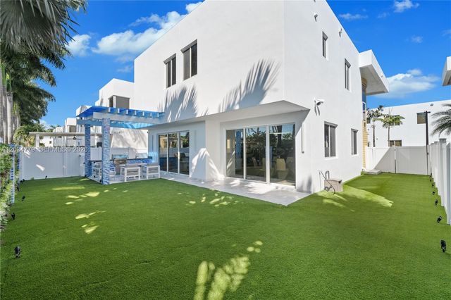 9830 NW 74th Terrace, Doral, FL 33178
