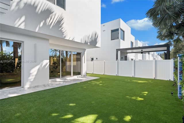9830 NW 74th Terrace, Doral, FL 33178