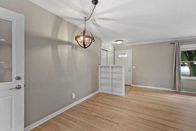 1418 Arrowood Drive, Madison, WI 53704