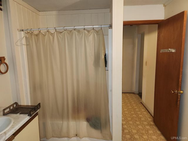 1035 Ethel Avenue, Hancock, MI 49930