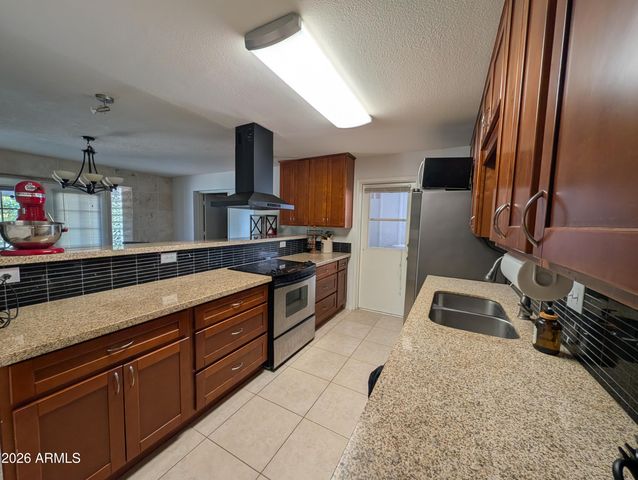 1039 E LARKSPUR Lane, Tempe, AZ 85288