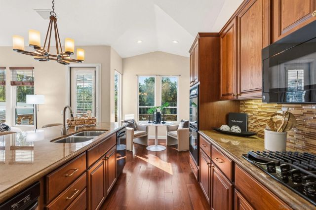 2397 Old Ranch, Escondido, CA 92027