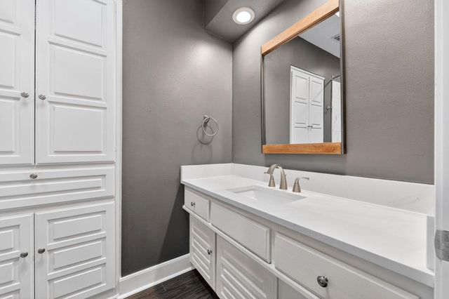 5 Leafdale PT, The Hills, TX 78738