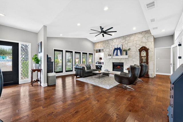 5 Leafdale PT, The Hills, TX 78738