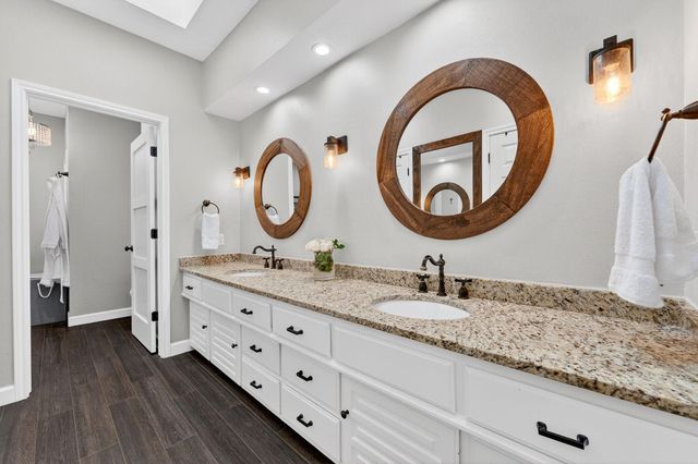 5 Leafdale PT, The Hills, TX 78738