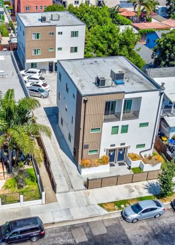 715 W 47th Street, Los Angeles, CA 90037