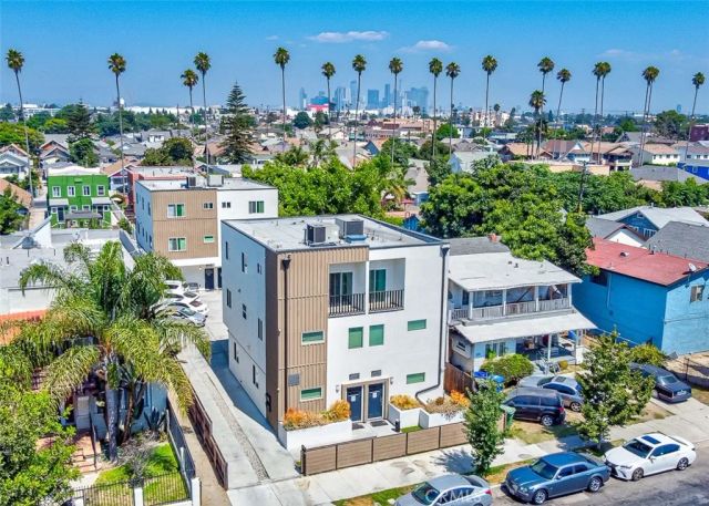 715 W 47th Street, Los Angeles, CA 90037