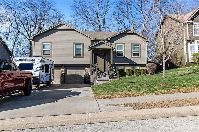 809 Colonial Drive, Pleasant Hill, MO 64080