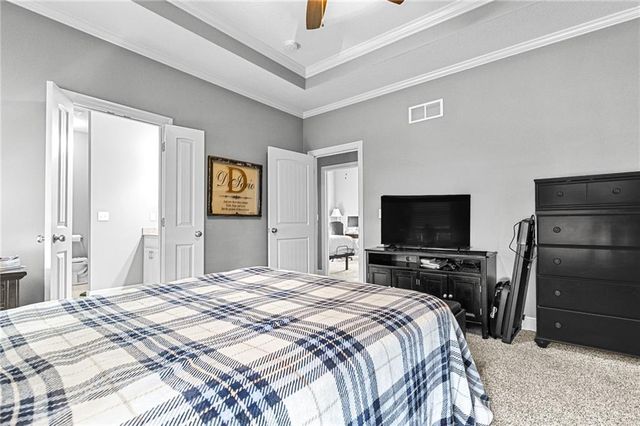 809 Colonial Drive, Pleasant Hill, MO 64080