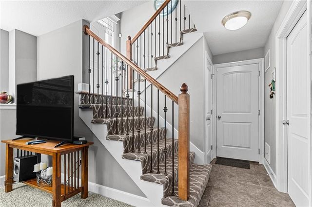 809 Colonial Drive, Pleasant Hill, MO 64080