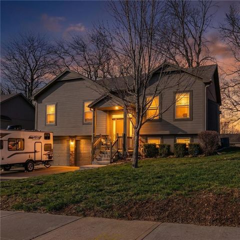 809 Colonial Drive, Pleasant Hill, MO 64080