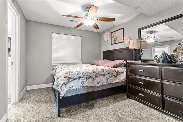 809 Colonial Drive, Pleasant Hill, MO 64080