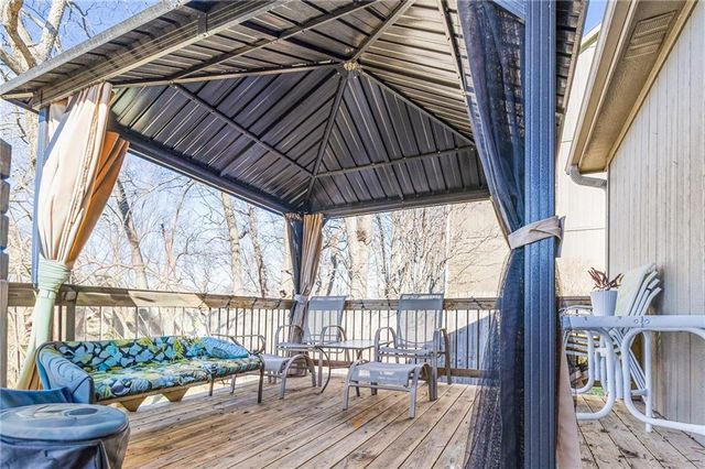 809 Colonial Drive, Pleasant Hill, MO 64080