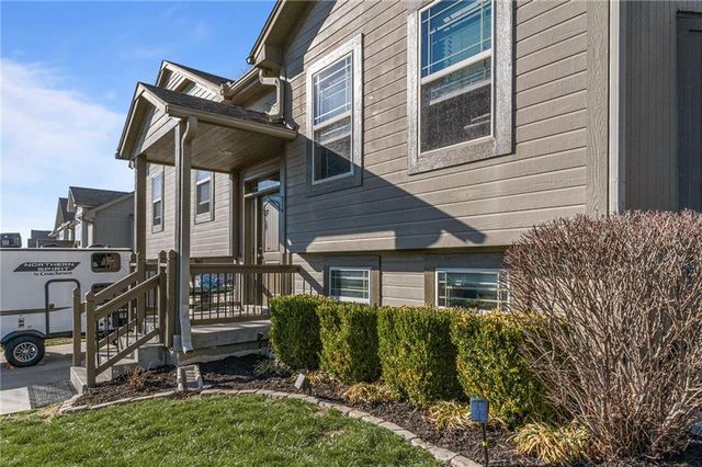 809 Colonial Drive, Pleasant Hill, MO 64080