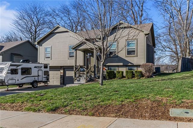 809 Colonial Drive, Pleasant Hill, MO 64080