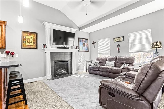 809 Colonial Drive, Pleasant Hill, MO 64080