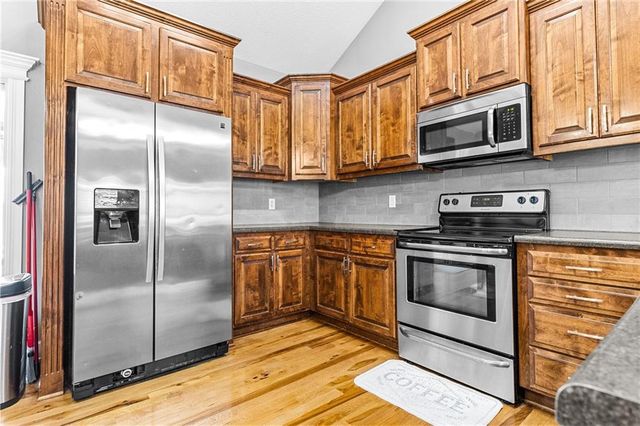 809 Colonial Drive, Pleasant Hill, MO 64080