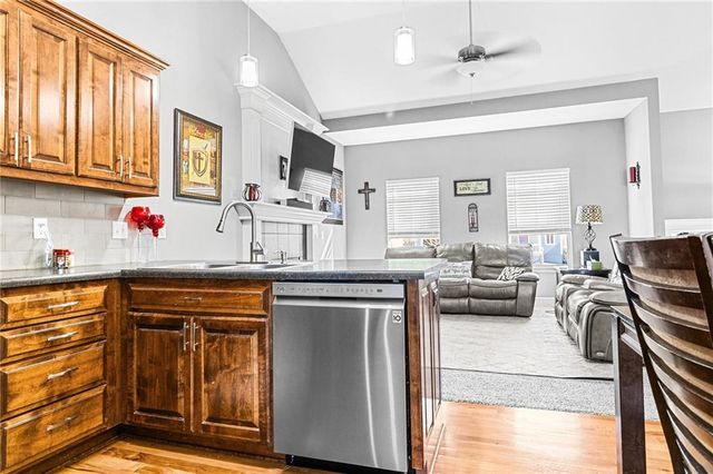 809 Colonial Drive, Pleasant Hill, MO 64080