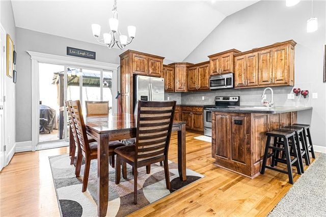 809 Colonial Drive, Pleasant Hill, MO 64080