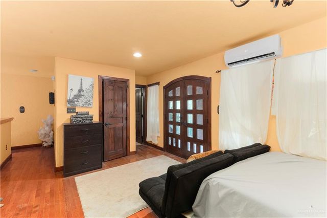 1211 Moon Lake S Drive, Weslaco, TX 78596