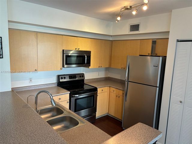 1919 Van Buren St 414A, Hollywood, FL 33020