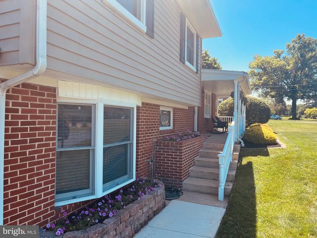 222 HEMPT RD, Mechanicsburg, PA 17050