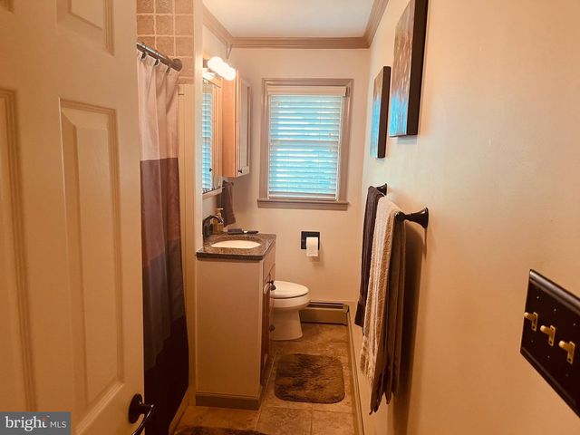 222 HEMPT RD, Mechanicsburg, PA 17050