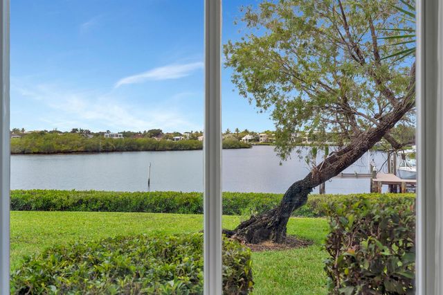 2704 Captains Way, Jupiter, FL 33477